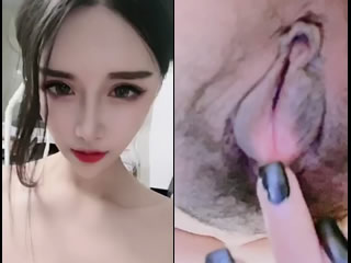 Asyalı sürtük çıplak dans ve mastürbasyon