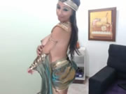 埃及極品巨奶女在網絡直播秀身材